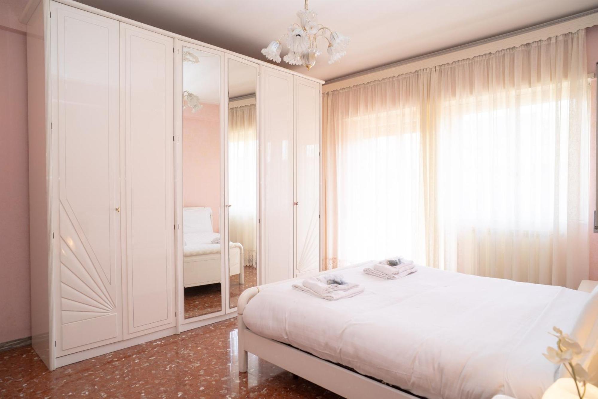 Appartamento Charme Vintage And Comfort Two Steps From Metro A Roma